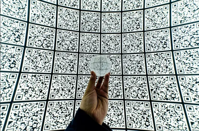 QR-code scanning on smartphones in 2019 and 2020, along with forecasts through 2025